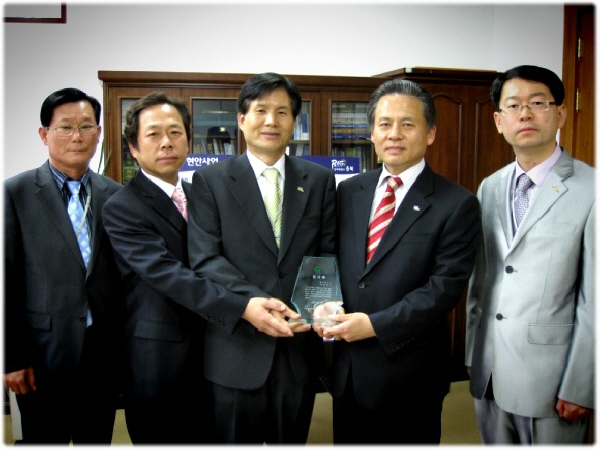충청북도 통신연구회 (회장 김영수) 기탁이미지